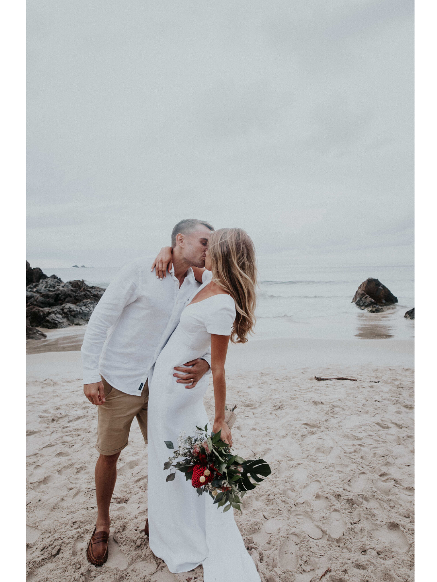 BEN + JAS // ROMANTIC BEACH WEDDING AT BEACH BYRON BAY